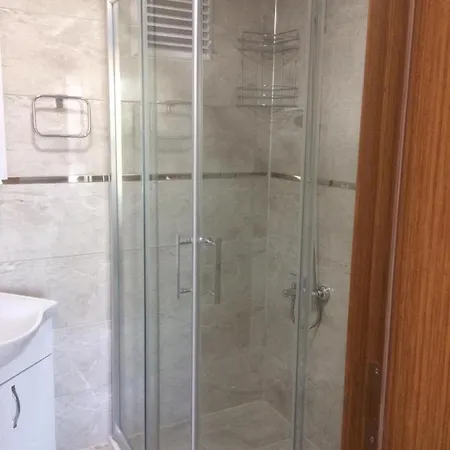 Oezguerhan Szálloda 3*