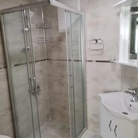 Oezguerhan فندق سيدي