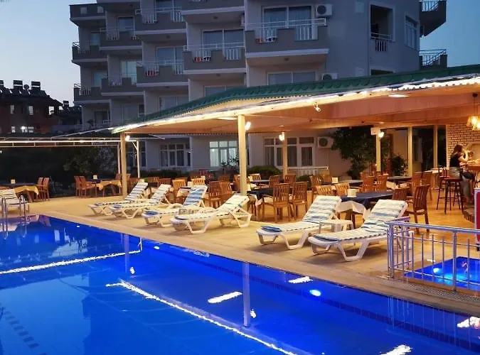 酒店 Oezguerhan 3*